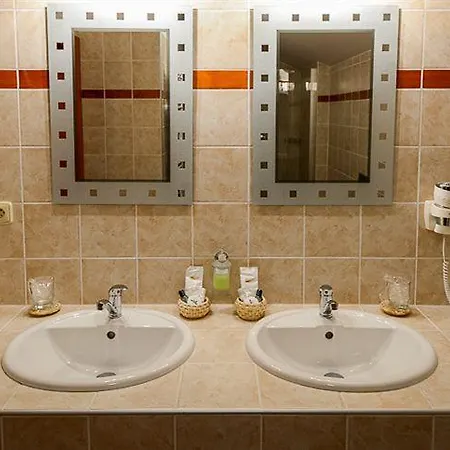 Green Inn Hotel 4*