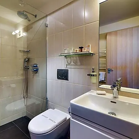 Hotel Green Inn Hotel 4*