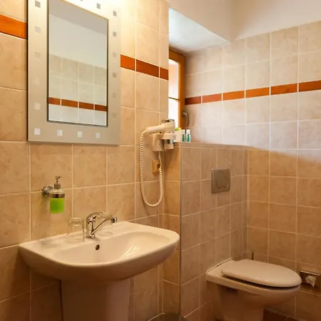 Hotel Green Inn Hotel 4*