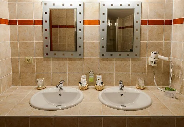 Green Inn Hotel 4*