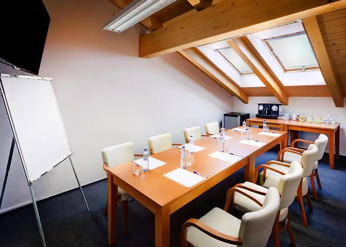 Green Inn Hotel Otel